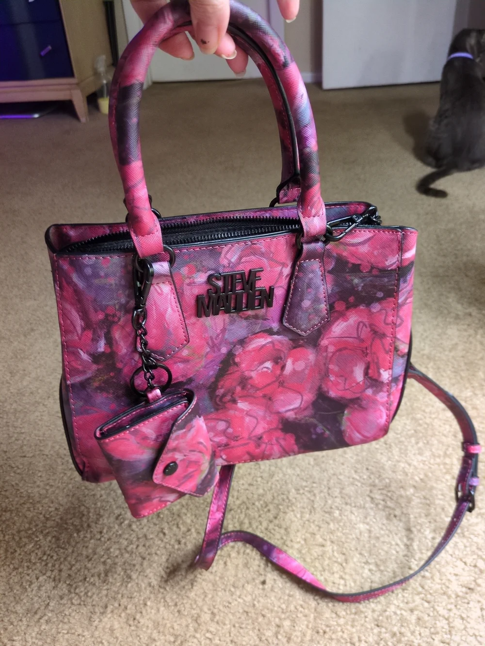 Steve Madden Black & Red Roses floral handbag  W Card Holder & Detachable Strap